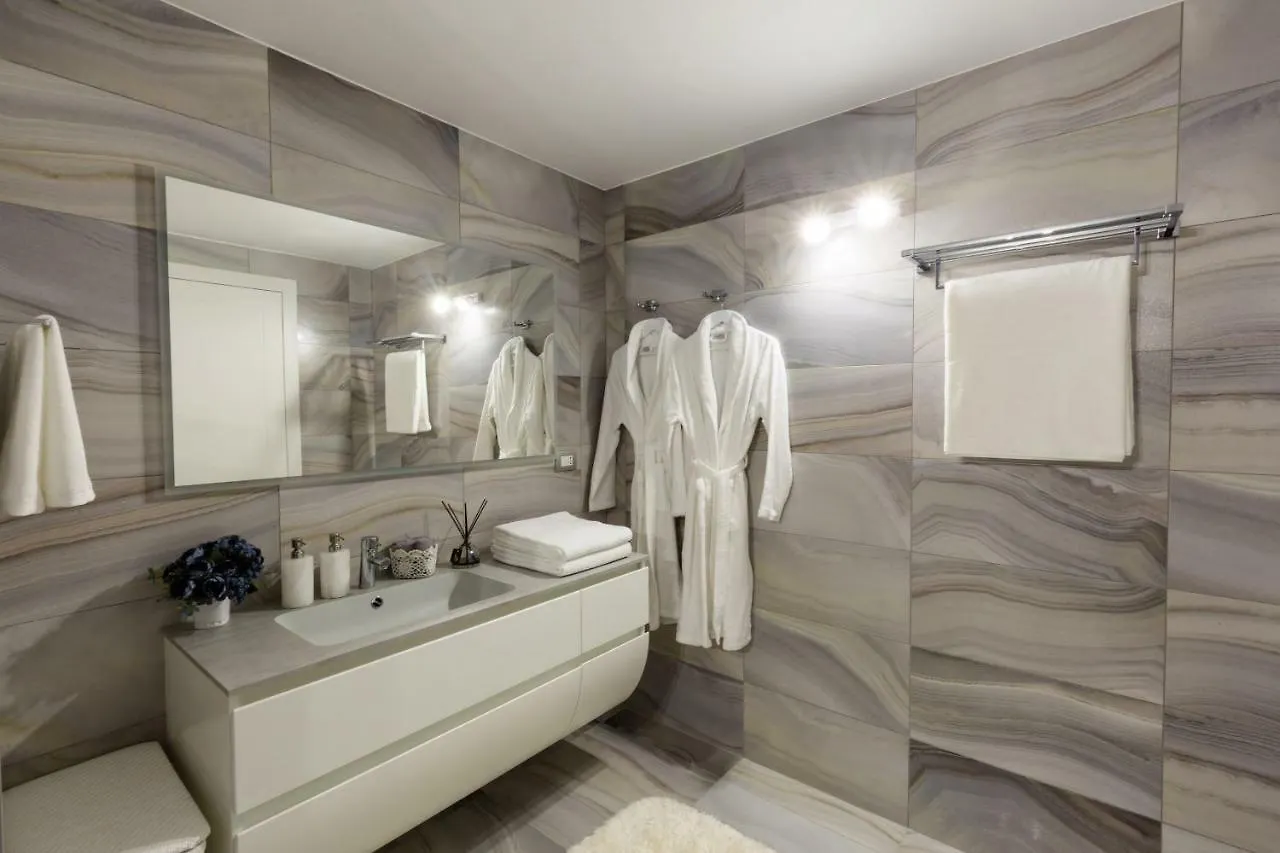 Apartment Blue Laguna Sirmione Italien
