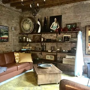 Il Buco Della Suora , Venice Italy